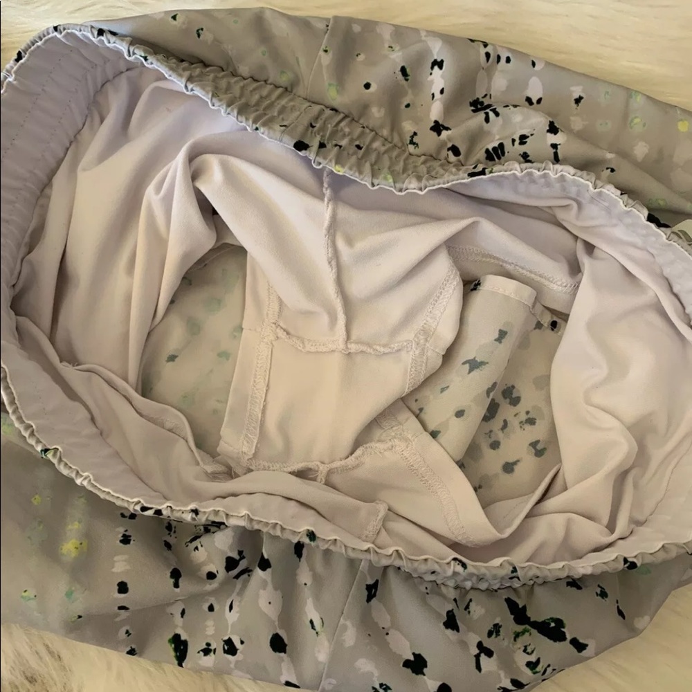 Fabletics Latrice Double Compression Shorts Size L - image 5